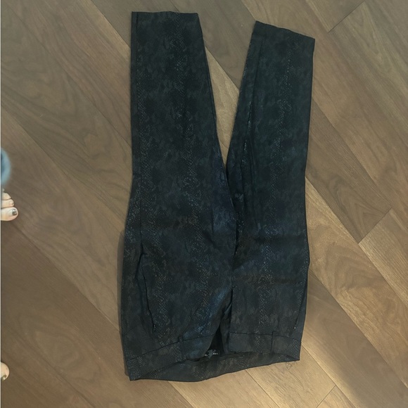 Black Snake Skin Look Crop Pants - Picture 5 of 5
